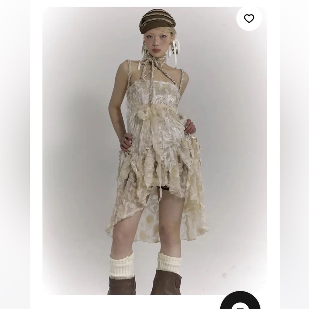 Gorgeous velvet dress with rose details